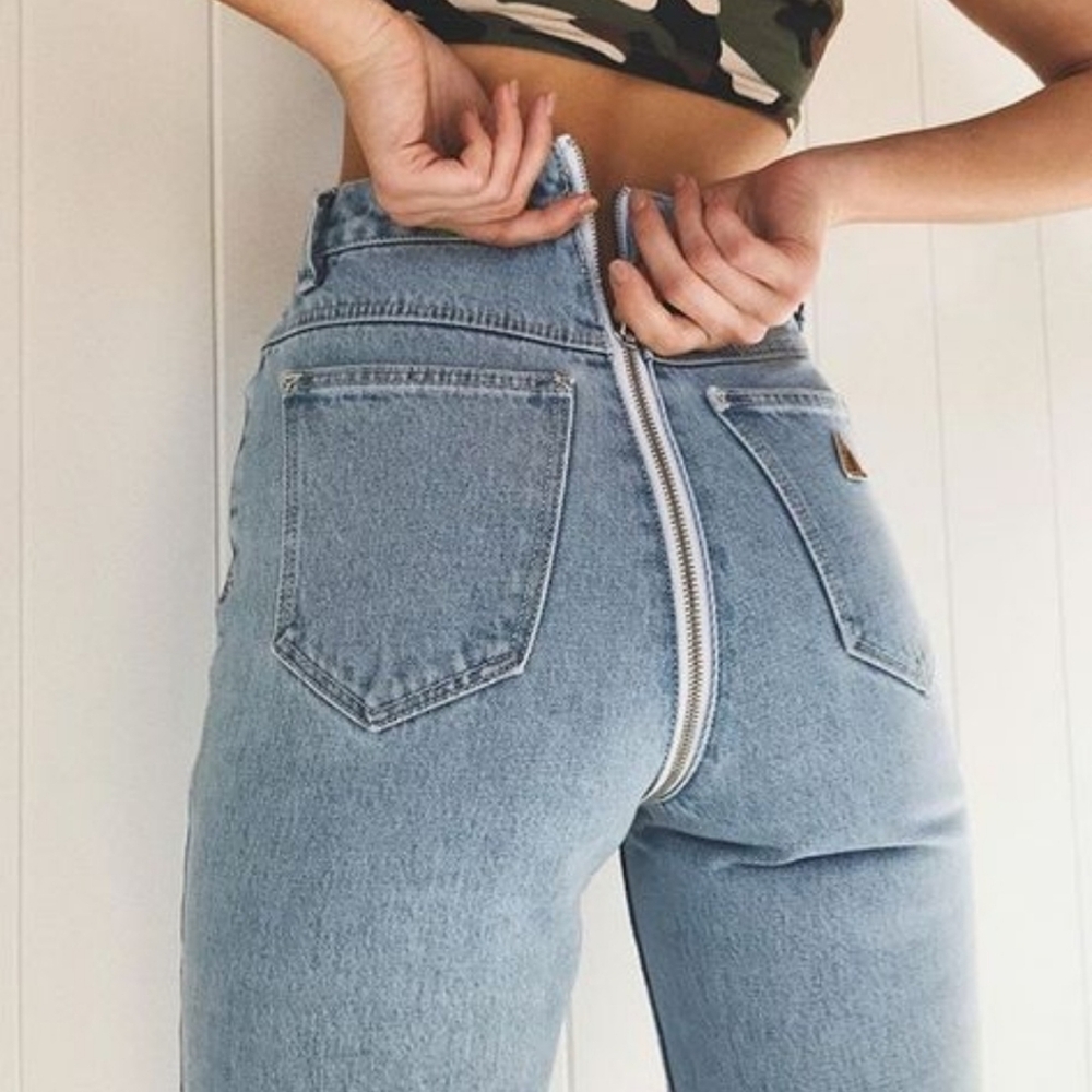 Abrand | High Rise Slim Leg Light Blue Zip Back Jeans sz 26